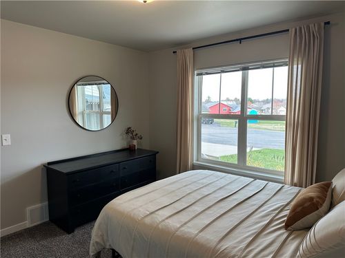 1817 Ridgewood Cir, Menomonie, WI, 54751-5015 | Card Image