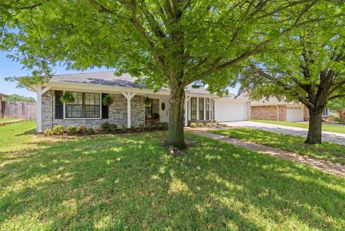 7308 Shady Hollow Lane, North Richland Hills, TX, 76182 | Card Image