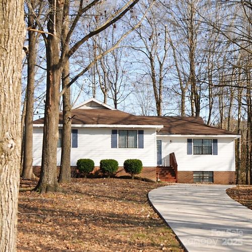 1730 Woodvalley Dr, Charlotte, NC, 28216-3642 | Card Image