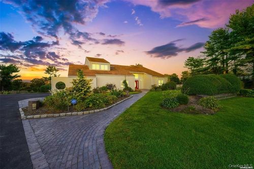 4 Jester Ct, Huntingtn Sta, NY, 11746 | Card Image