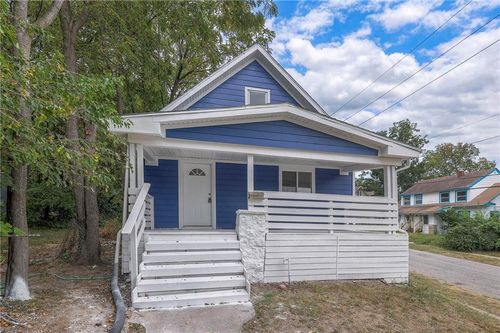 3237 Park Ave, Kansas City, MO, 64109-2169 | Card Image