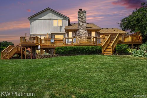 46916 Spruce Dr, Shelby Twp, MI, 48315-5162 | Card Image