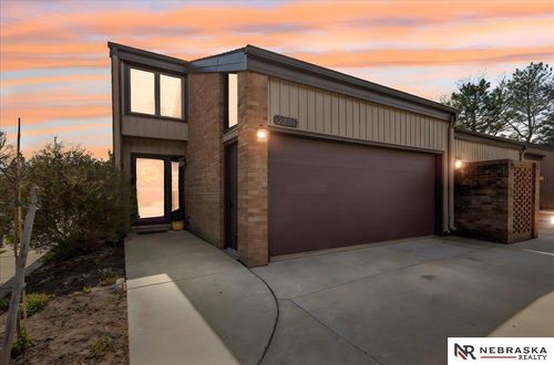 2801 Park Place Dr, Lincoln, NE, 68506-2816 | Card Image