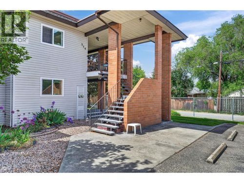 214-240 Mcintosh Rd, Kelowna, BC, V1X2C4 | Card Image