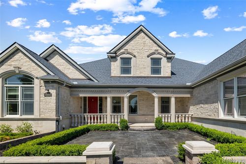 6-65884 Windrose Ct, Ray Twp, MI, 48096-1837 | Card Image