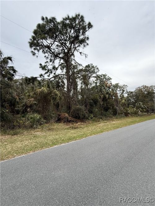 9942 W Hawthorne St, Crystal River, FL, 34428-6107 | Card Image