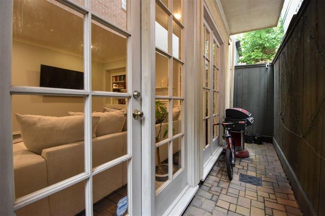 Alternate view of outdoor area | Image 30