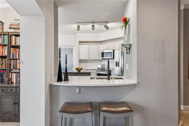APT-1922 - 4 Indigo Run Dr, Condo with 3 bedrooms, 2 bathrooms and null parking in Hilton Head Island SC | Image 15