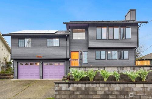 8832 14th Ave Sw, Seattle, WA, 98106-2443 | Card Image