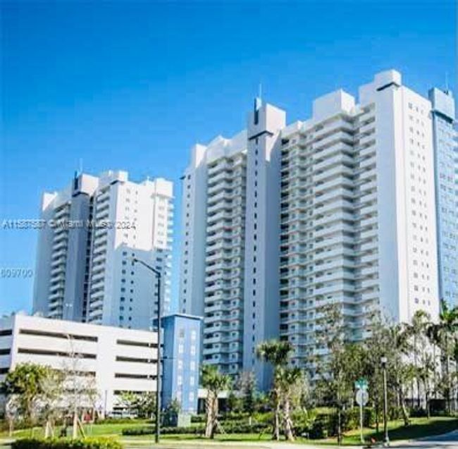 504 - 14951 Royal Oaks Ln, Condo with 2 bedrooms, 2 bathrooms and null parking in North Miami FL | Image 1