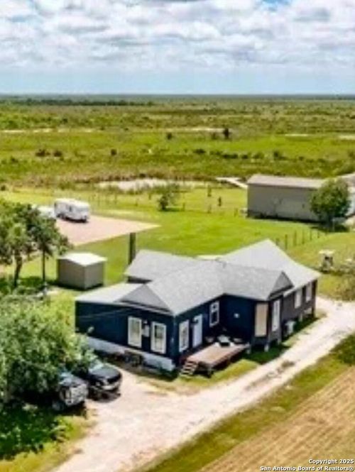 71 Avril Dr, Port Lavaca, TX, 77979-5725 | Card Image