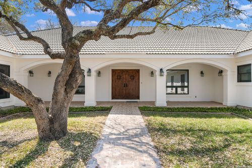 7244 Silver Spur Trl, Boerne, TX, 78015-4213 | Card Image