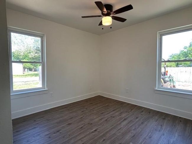 317 W Elm St, House other with 3 bedrooms, 2 bathrooms and null parking in Whitewright TX | Image 16