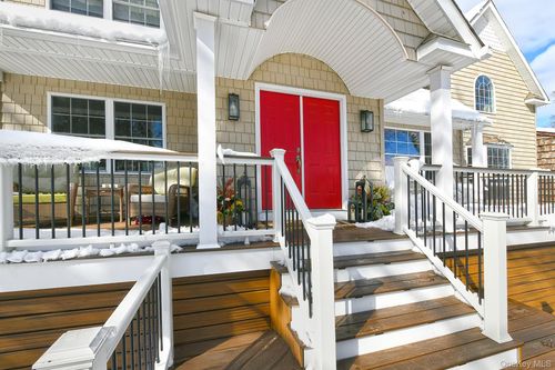 11 Westfield Dr, Centerport, NY, 11721-1524 | Card Image