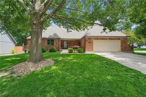 1025 Se Bridgehampton Way, Lee's Summit, MO, 64081-3060 | Card Image