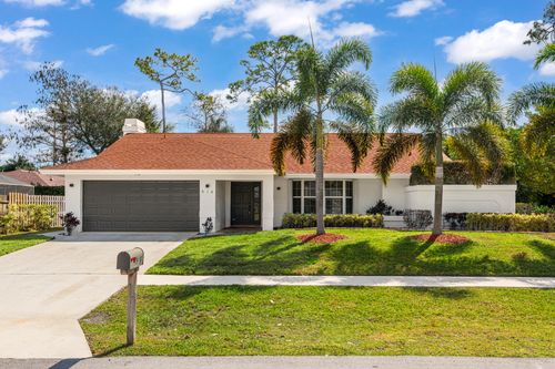 916 Meadow Ave, Wellington, FL, 33414-8562 | Card Image