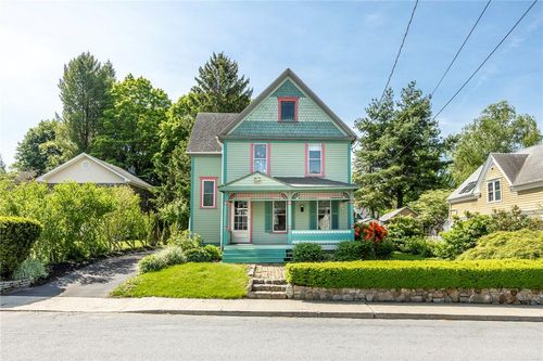 8 Alden Pl, Millbrook, NY, 12545-5883 | Card Image