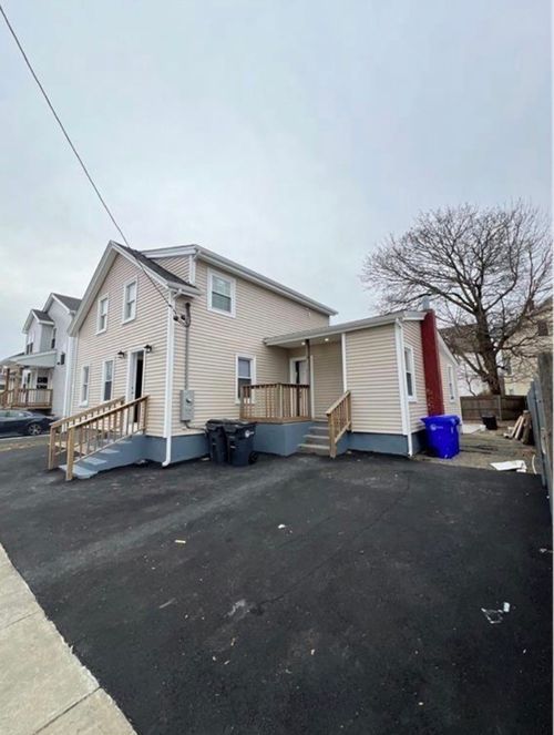 36 Berlin St, Providence, RI, 02908-4613 | Card Image