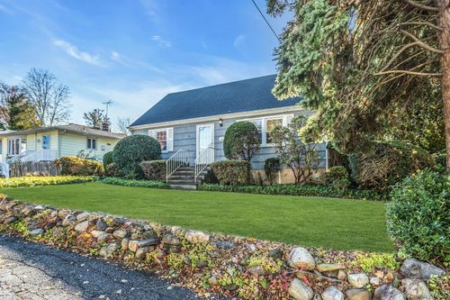 12 Violet Rd, Bayville, NY, 11709-1819 | Card Image