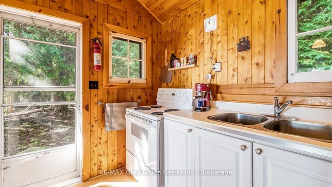 1081 Dyers Bay Rd, House other with 2 bedrooms, 1 bathrooms and 4 parking in Miller Lake ON | Image 16