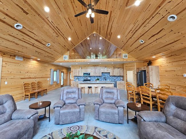 Cozy yet spacious! | Image 16