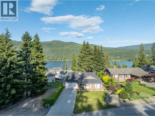 2934 Juniper Cres, Sorrento, BC, V0E2W2 | Card Image