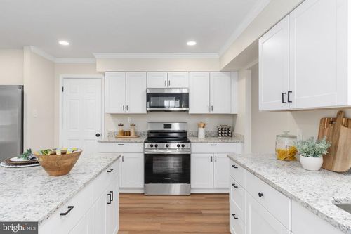 3234 Riverview Dr, TRIANGLE, VA, 22172-1423 | Card Image