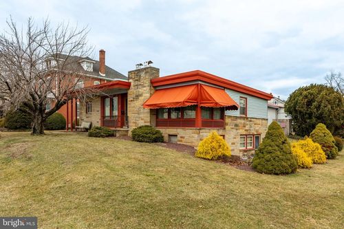 425 W Main St, EPHRATA, PA, 17522-1715 | Card Image