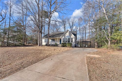 2403 Regency Dr, Randleman, NC, 27317-9515 | Card Image