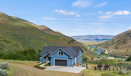 42 Shoemaker Ln, Horseshoe Bend, ID, 83629-8018 | Card Image
