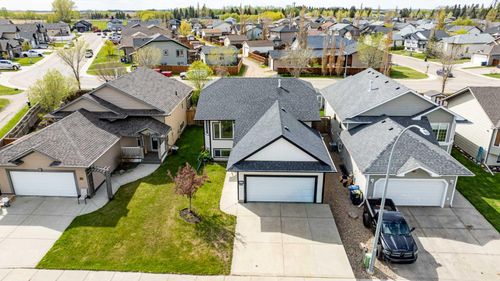 22 Mcdougall Close, Penhold, AB, T0M0B7 | Card Image