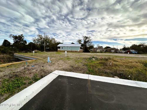 2403 Ferabee Dr, Morehead City, NC, 28557 | Card Image