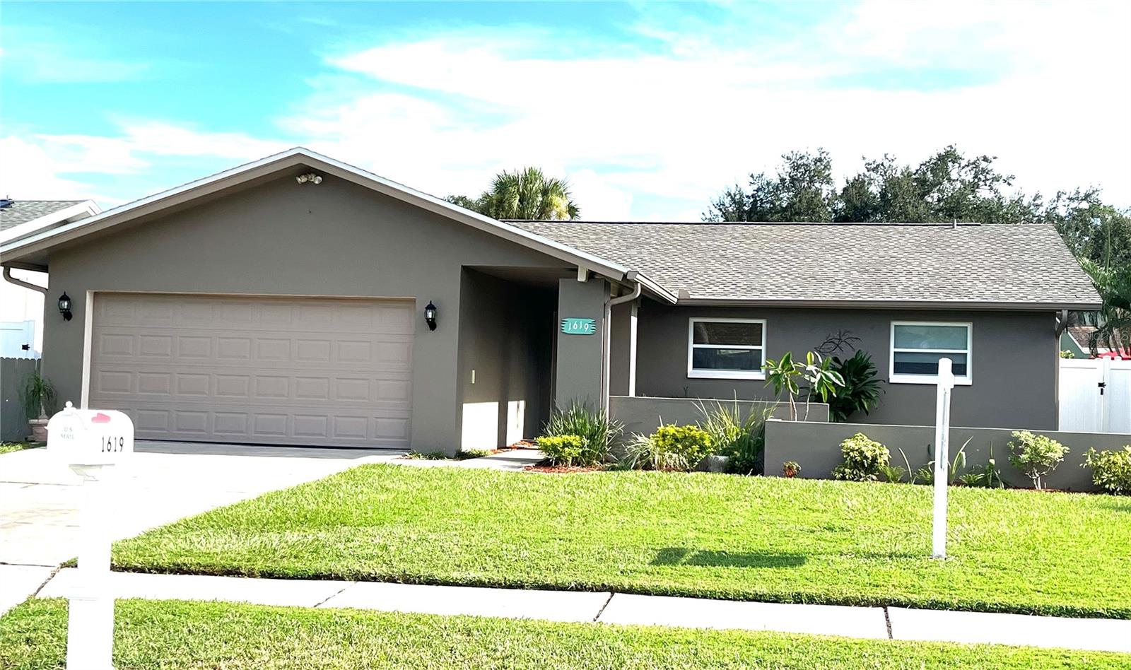 Dale Cir, Dunedin, FL 34698