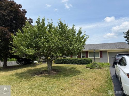 38 New Rd, Kendall Park, NJ, 08824-1127 | Card Image