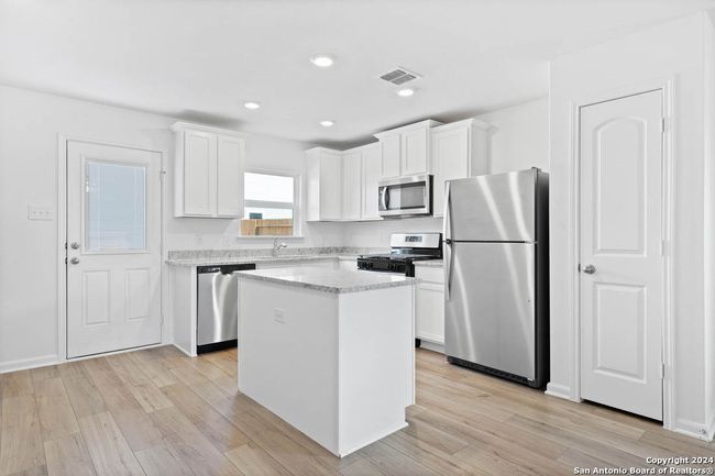 10946 Delight Grv, House other with 2 bedrooms, 2 bathrooms and null parking in Converse TX | Image 4