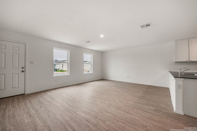 12927 Deep Eddy, House other with 4 bedrooms, 2 bathrooms and null parking in St Hedwig TX | Image 5