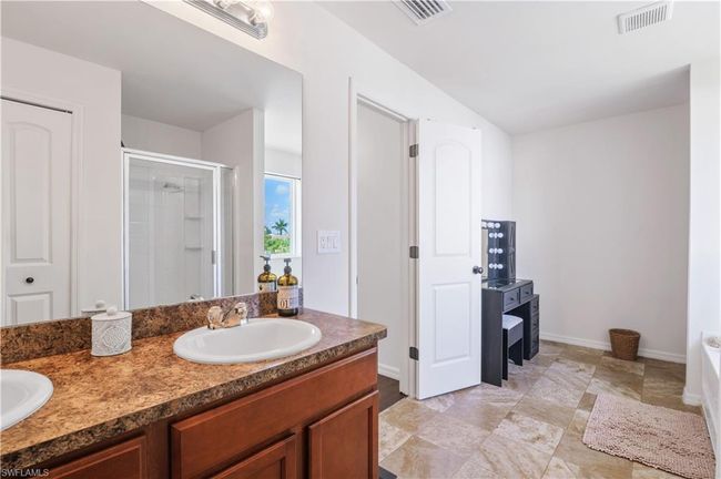 420 Se 13 Th Ct, House other with 4 bedrooms, 3 bathrooms and 2 parking in Cape Coral FL | Image 20