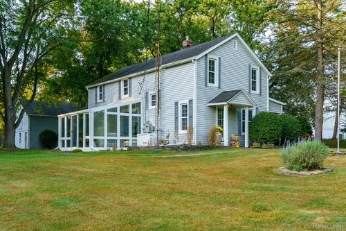 110 Oakwood Rd, Ortonville, MI, 48462-8540 | Card Image