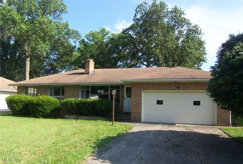 918 Starlight Dr, Seven Hills, OH, 44131-4048 | Card Image