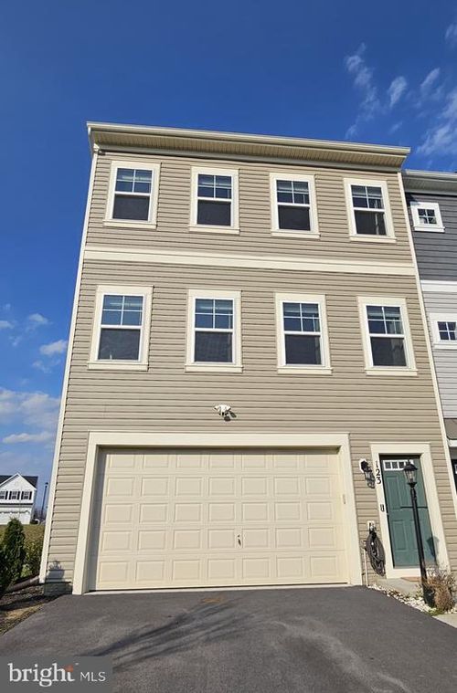 123 Jewel Box, STEPHENSON, VA, 22656 | Card Image