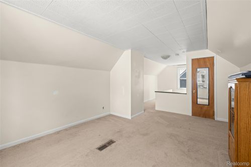 28627 Bridge St, Garden City, MI, 48135-2104 | Card Image