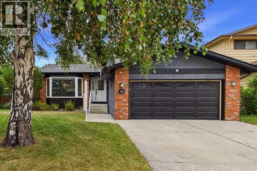 44 Woodbrook Pl Sw, Calgary, AB, T2W3Z4 | Card Image