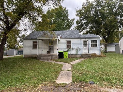 710 Pine St, Belton, MO, 64012-2650 | Card Image
