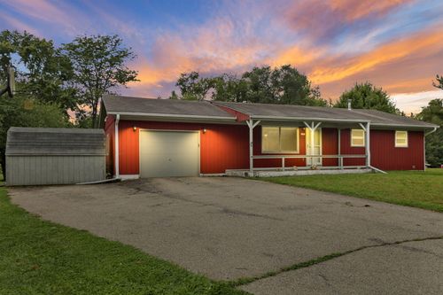 2340 N Browns Lake Dr, Burlington, WI, 53105-9781 | Card Image