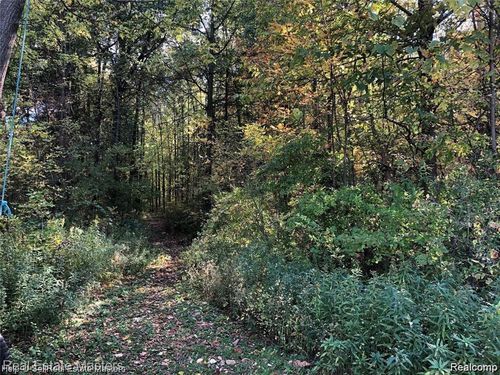 7627 Lapeer Rd, Wales, MI, 48027-1517 | Card Image