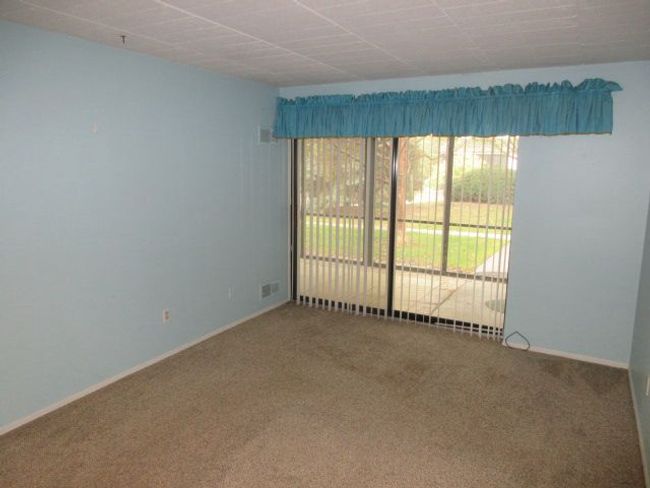 18447 University Park Dr, Condo with 2 bedrooms, 1 bathrooms and null parking in Livonia MI | Image 17