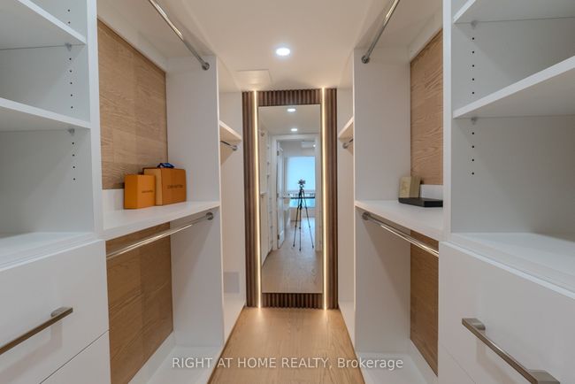 608 - 447 Walmer Rd, Condo with 3 bedrooms, 4 bathrooms and 2 parking in York ON | Image 22