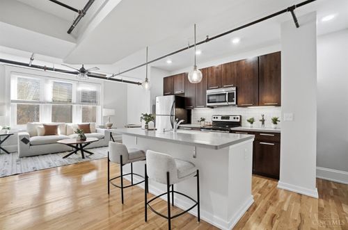 1415 Vine St, Cincinnati, OH, 45202-7173 | Card Image