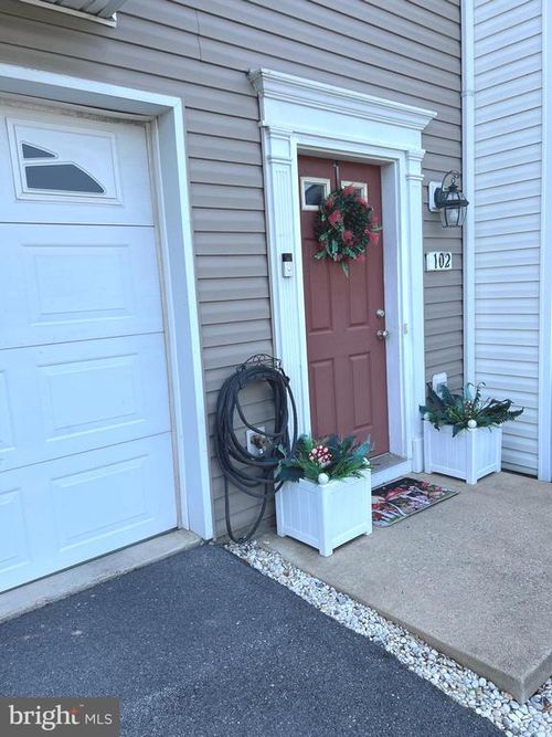 102 Zephyr Ln, WINCHESTER, VA, 22602-6265 | Card Image