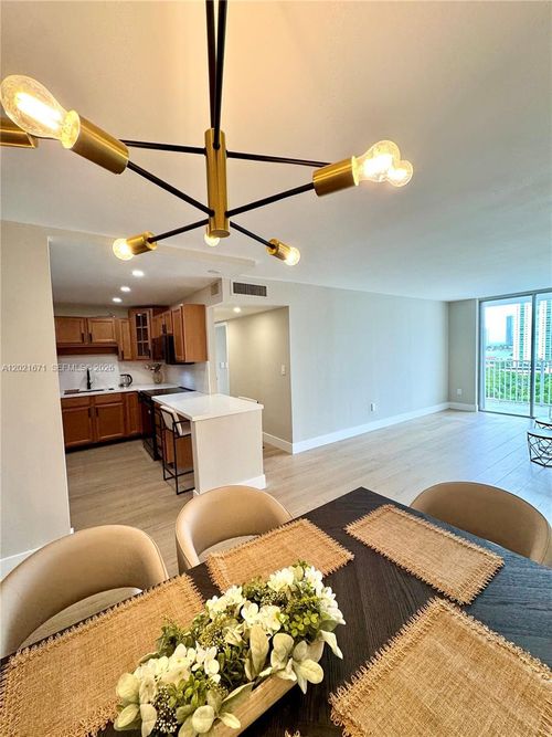 1607e-2851 Ne 183rd St, Aventura, FL, 33160-2143 | Card Image